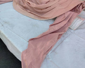 Lot 59: Mauve Fabric valance