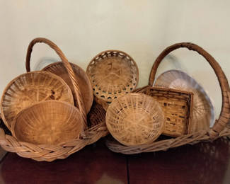 Lot 85: Assorted wicker baskets