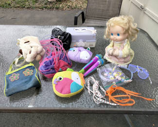 Lot 89: Little girl's toys and accessories