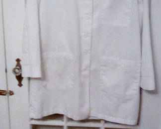 Lot 108: White laboratory coat, large