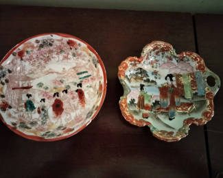 Lot 84: Pair of decorative Asian ceramic dishes