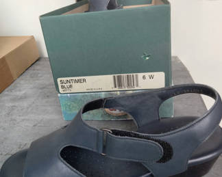 Lot 34: Size 6W Blue open-toe slingback sandals , never worn.