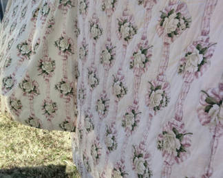 Lot 58: Floral twin comforter with matching Roman shade style drapery