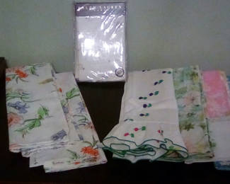 Lot 55: 8 Standard Pillow cases
