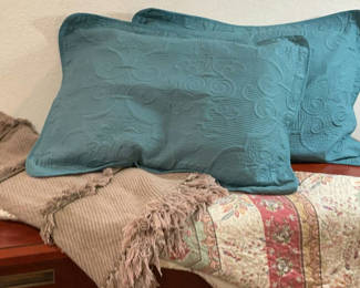 Lot 34: Bedding