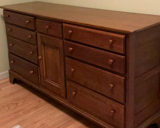 Lot 32: Lexington Solid Wood Dresser