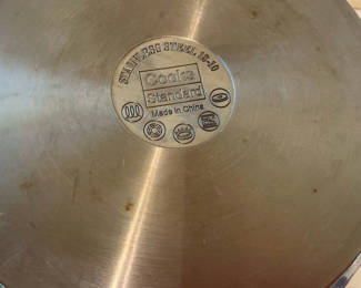 Lot 23: Kitchen Stuff
