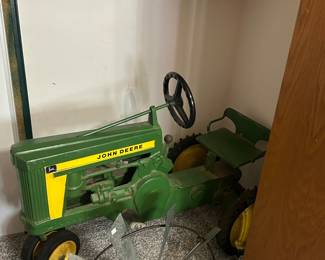 Kids metal John Deere tractor