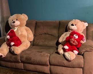 Large stuffed bears