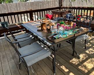 Nice outdoor table and chairs 