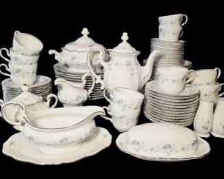 Johann Haviland Bavaria Germany Blue Garland 84 Piece China Set