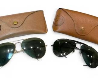 2 Pairs Of RayBan Sunglasses Gold Aviator  Black Outdoorsman Aviators With Cases
