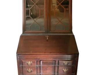 Maddox ChippendaleStyle Desk With Hutch