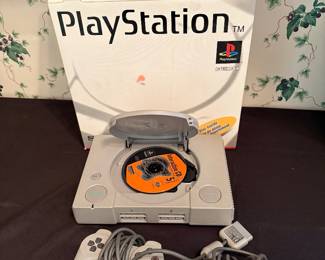 Sony PlayStation 1 SCPH-5501 console bundle with its original box