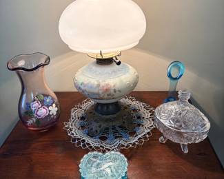 Beautiful painted table lamp/milk glass