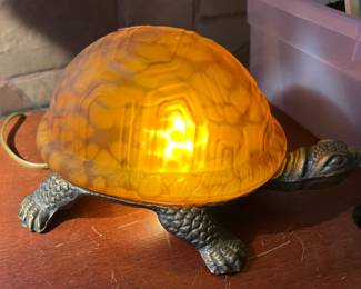 Glass shell turtle lamp