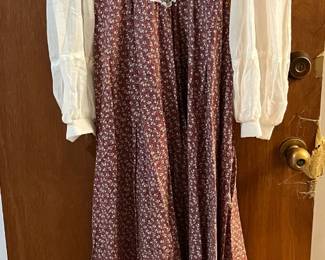 Gunne Sax floor length - cotton blueberry print with white sleeves and lace accent, sz 11