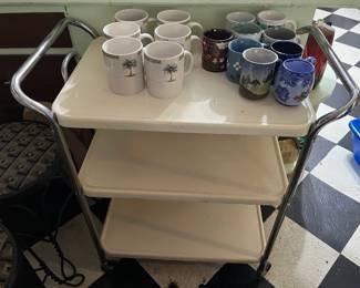 Kitchen cart with lift off tray