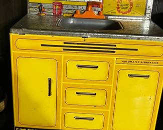 Wolverine tin toy kitchen sink