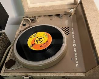 Newcomb Solid State record player - works, but no sound. Needs a new needle too