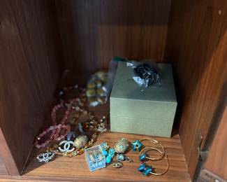 Costume jewelry 