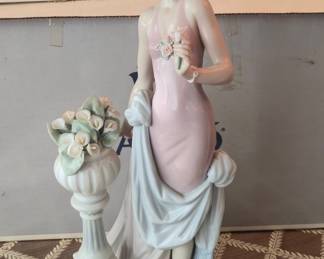 Lladro "A Touch of Class" Figurine