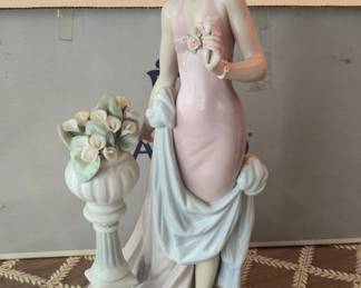Lladro "A Touch of Class" Figurine