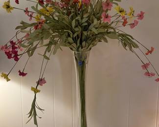 Pretty and tall. Nice floral arrangement.