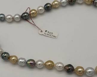 A South Sea & Tahitian pearl necklace