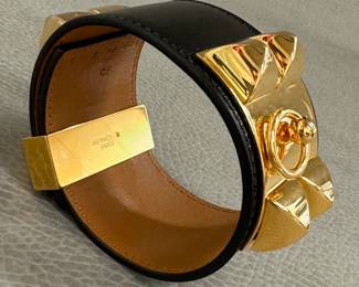 Closer look at the Hermès Collier de Chien bracelet in black Box calfskin leather with yellow gold-plated studs and hardware