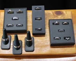 Gold rings, and gold rings set with diamonds in a variety of styles