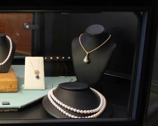 More fine gold and pearl jewelry!