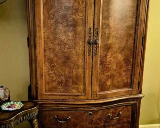 3 bedrooms full of furniture!! Thomasville Neo Classic armoire