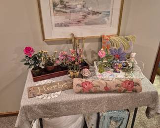 Much, much linens, bedding, blankets, quilts and towels