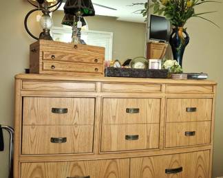 Thomasville dresser w/ mirror 
