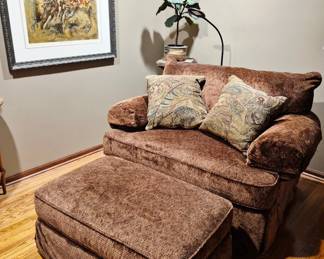 Oversized and stuffed upholstered chairs and ottomans. Flexsteel