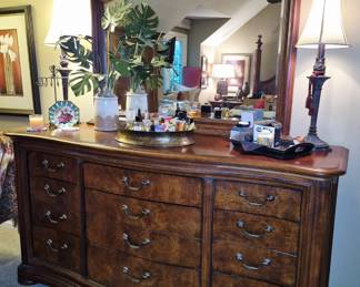 Thomasville dresser w/mirror 