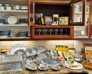 Much, much kitchenware!! From vintage to modern, a wide variety of kitchen and entertaining items