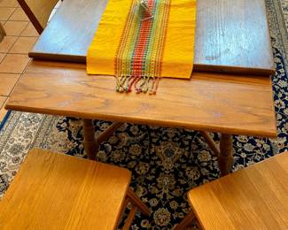 this cute vintage oak table seats 4 and has pull out ends to accommodate more 