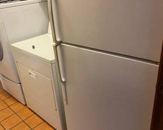 GE 18 cu ft fridge