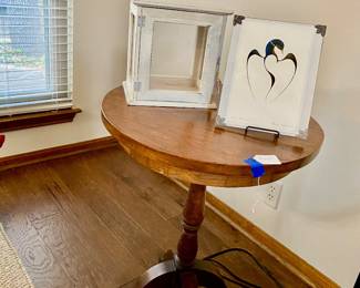 pedestal table