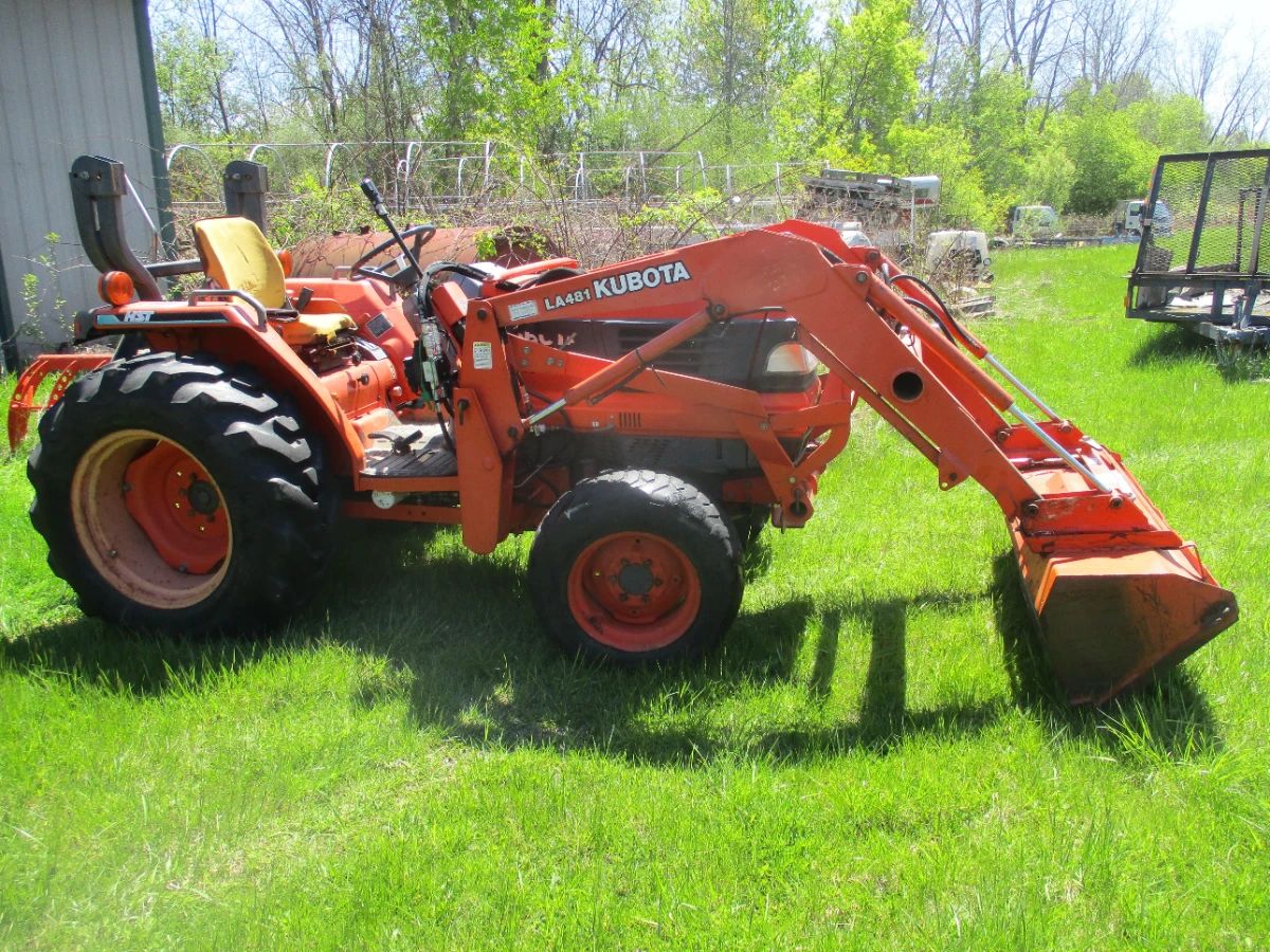 Kubota L3010 - 4 Wheel Drive