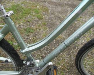 Giant Sedona DX 6061 Girls Bicycle