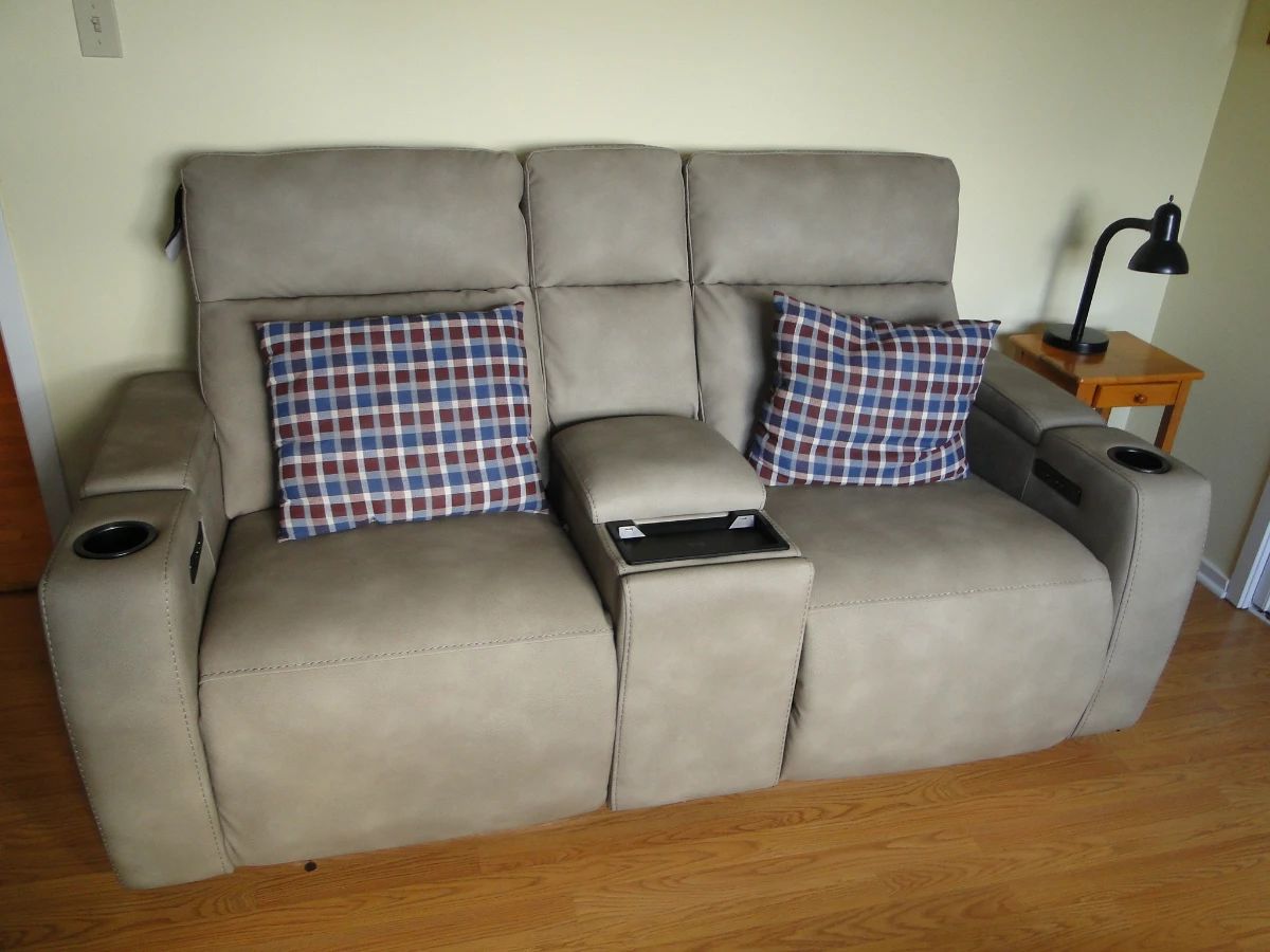 New possibly Raymour & Flanigan Power Recliner with Wifi and Storage