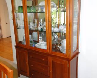 Thomasville Impressions Hutch