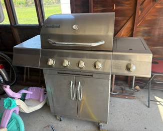 . . . nice gas grill