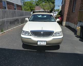 2005 Lincoln Town Car Limited With 105,201 miles