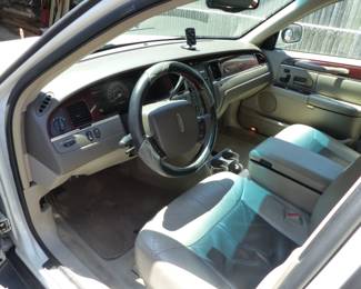 2005 Lincoln Town Car Limited With 105,201 miles