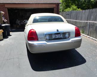 2005 Lincoln Town Car Limited With 105,201 miles