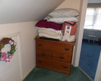 Dresser, Bedding